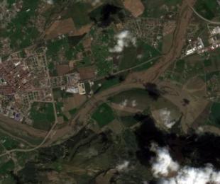 foto satélite rio y pueblo